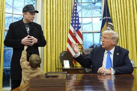 x03 AP Alex Brandon.jpg