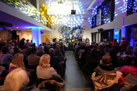 Pesničko veče sa Perom Zupcem.jpeg