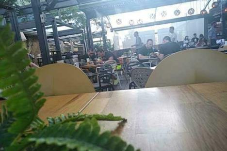 Belivuk i Miljković u kafiću.jpg