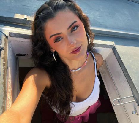 Tiktokerka Šarlot.jpg