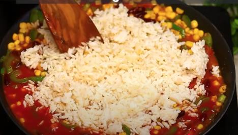Pilav na meksički način 3.jpg