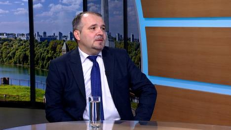 Sequence 01.01_45_33_02.Still008.jpg