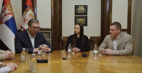 vucic i studenti.jpg