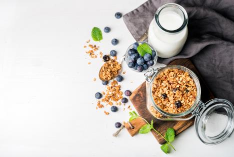 granola shutterstock_387873049.jpg