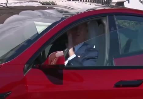 Donald Tramp tesla.jpg