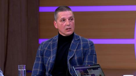 PULS CLEAN.00_05_49_06.Still001.jpg