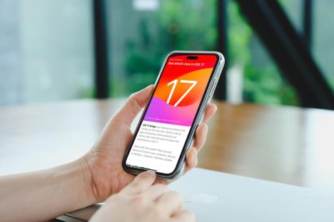 iOS 17 na iPhone telefonu