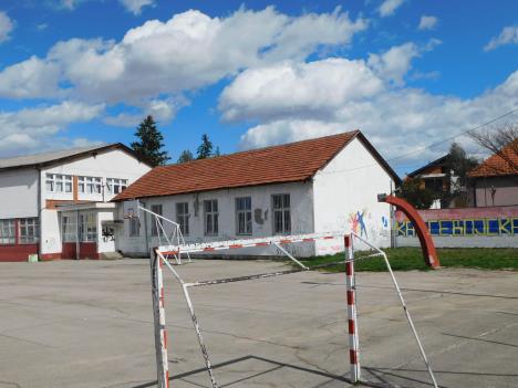 LOZNICA - Stara sala i teren.JPG