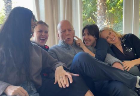 Brus Vilis sa porodicom proslavio 70. rođendan Screenshot 2025-03-20 140554.jpg