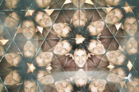 Goran Bogdan muzej iluzija 2.png