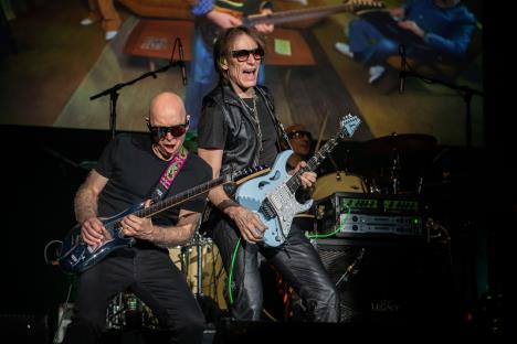 C5D_3495-JoeSatriani-SteveVai-Photo©JonLuini.jpg