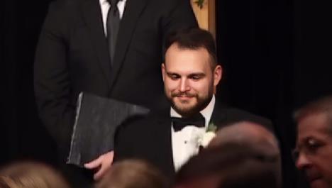 Mlada iznenadila mladoženju pesmom.jpg