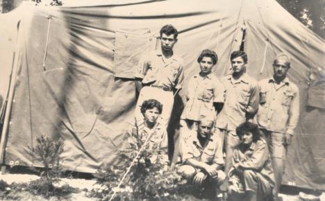 Rukovodstvo_brigadi_1958,_vranjsko-pirotska_brigada,_radna_akcija_Bratstvo_jedinstvo WIKIPEDIA.jpg