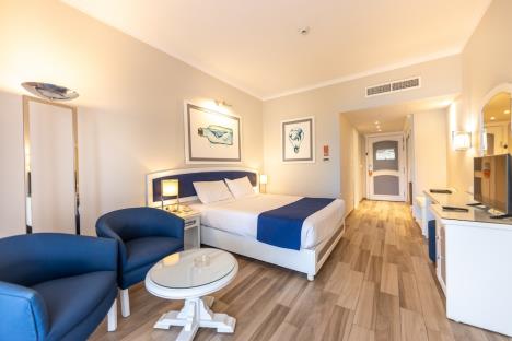 Desert Rose 2025.4.jpg