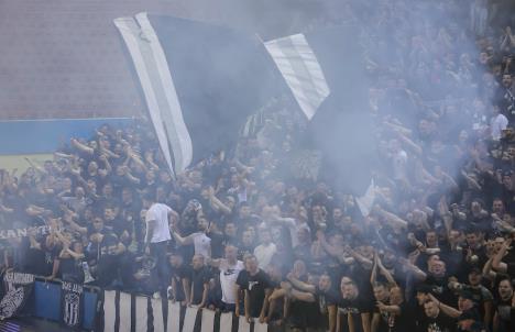 PARTIZAN-AEK_03.JPG
