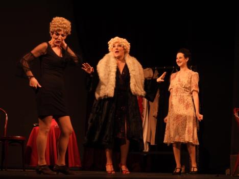 Pozoriste uprskos svemu Foto Pozoriste Zajecar.jpg