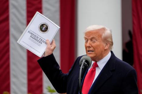 dacic03 EPA Kent Nishimura  Pool.jpg