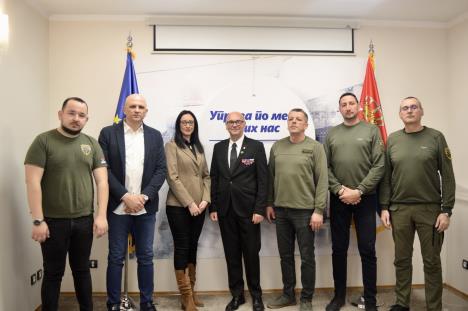 Jelena Žarić Kovačević potpisivanje sa Udruženjem veterana Košara (2).jpg