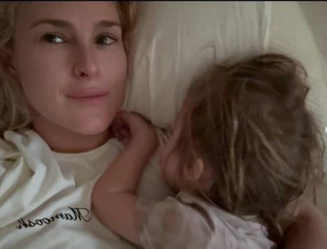 Rumer Vilis sa ćerkom