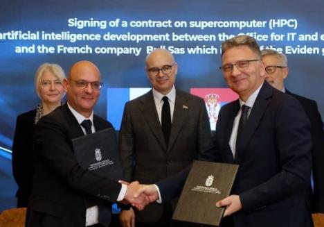 Superkompjuter Miloš Vučević.jpg