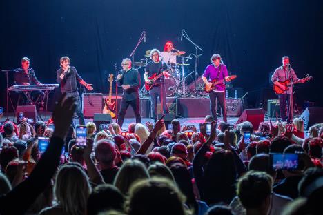 Vlado Kalember i Srebrna krila MTS dvorana 04.04.2025. FOTO Aleksa Stankovic (1).jpg