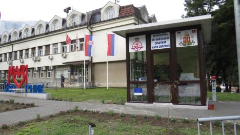 MALI ZVORNIK -Info centar pored opštinske zgrade  Foto Opština Mali Zvornik (1).jpg