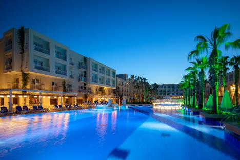 LA_BLANCHE_RESORT-MidNight (1).jpg