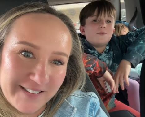 Temi Konzier sa sinom.jpg