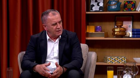 ni 5 clean.00_06_22_05.Still004.jpg