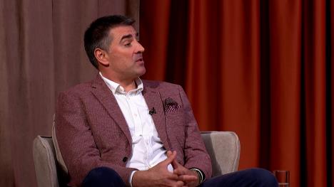 ni 5 clean.00_31_39_09.Still002.jpg