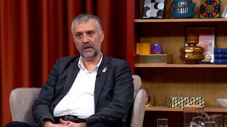 ni pet clean.00_06_06_14.Still004.jpg