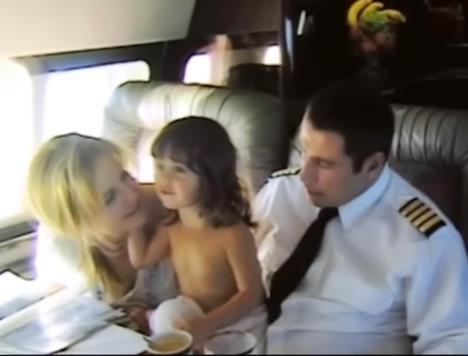 Keli Preston i Džon Travolta sa ćerkom