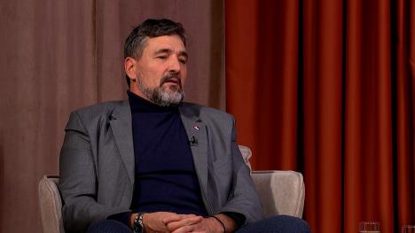 ni pet clean.00_06_11_16.Still002.jpg