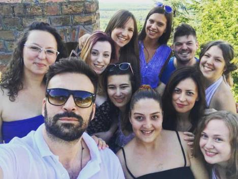 Cela klasa sa profesorom Bosiljcicem.jpg