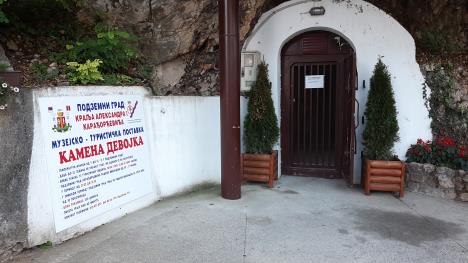 MALI ZVORNIK - Ulaz u tajni grad.jpg