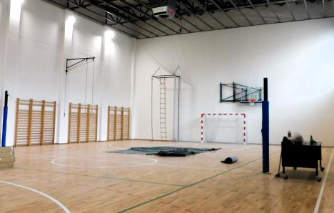 LOZNICA - Sala u Gimnaziji.JPG