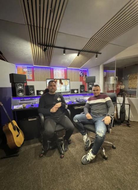 2025-04-16 07_29_12-Emrah Emšo snimio novu pesmu i spot FOTO.jpg