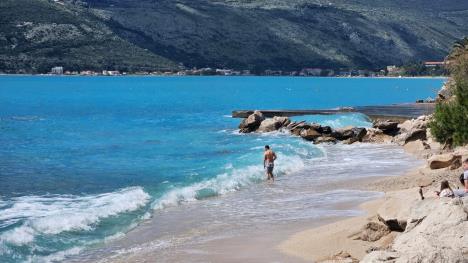 1744974596_herceg-novi-kupanje-april-fotorina4.jpg