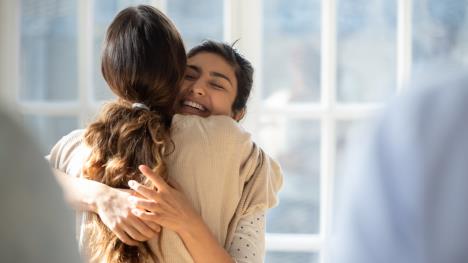 zagrljaj shutterstock_1653684367.jpg