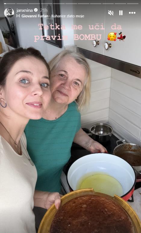 Nina Janković pokazala kako pravi tortu sa tetkom
