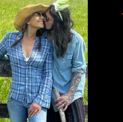 Elizabet Harli, Bili Rej Sajrus