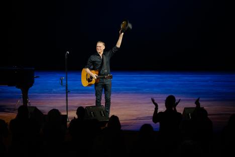 002-BryanAdams-ph-Danilo-DAuria.jpg