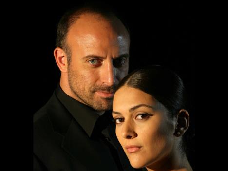 Berguzar Korel i Halit Ergenč u seriji Hiljadu jedna noć, gde je tumačila lik Šeherezade