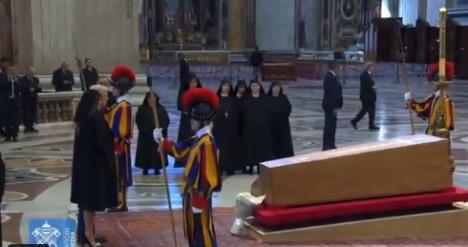 melanija tramp na sahrani pape franje.jpg