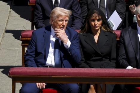 donald tramp melanija tramp na sahrani pape franje profimedia-0992606283.jpg