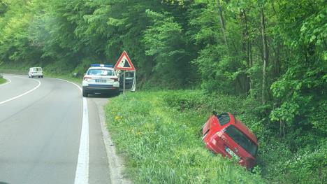 1746008539cacak-automobil-sleteo-sa-puta-fotorina.jpg