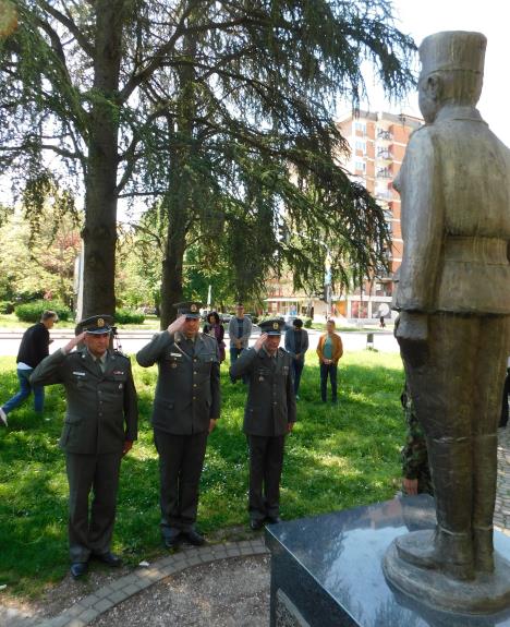 LOZNICA - Počast.JPG