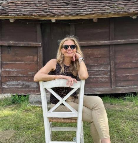 Mirjana Bobić Mojsilović u selu Mramorak