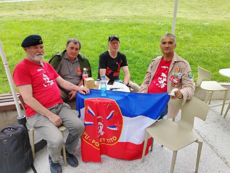 0806  Drugi s leva  zaogrnut jaknom je zikica djordjevic  a prvi sa desne strane u bez jakni sa bedzevima Cvece Miljkovic.jpg