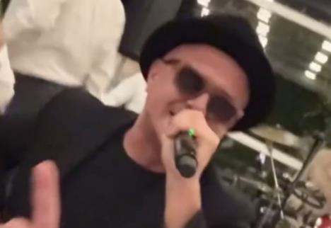Sale Tropiko peva na krštenju Šijanovog sina